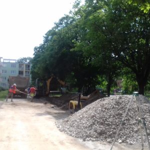 Vnútroblok na Považskej má už nový asfaltový povrch