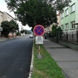 Vodorovné dopravné značenie na Hodžovej ulici