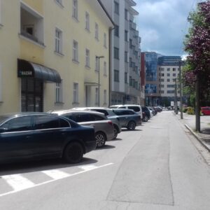 Upozornenie na dočasne zrušené parkovacie miesta