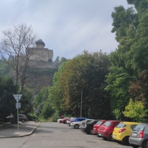 Obmedzené parkovanie na Sadovej ulici pri parku