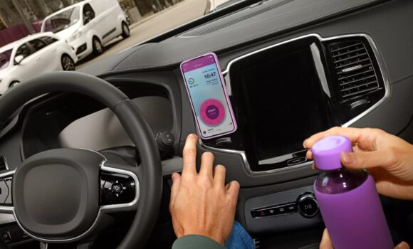 Využite aplikáciu EasyPark a zaplaťte parkovné mobilom Využite aplikáciu EasyPark a zaplaťte parkovné mobilom