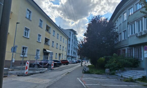 Na Jilemnického ulici nezaparkujete do polovice novembra Na Jilemnického ulici nezaparkujete do polovice novembra