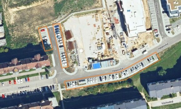 Parkovisko na Halalovke bude zaradené do parkovacej zóny Parkovisko na Halalovke bude zaradené do parkovacej zóny