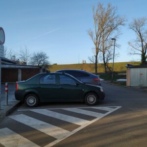 Obmedzené parkovanie pri zimnom štadióne