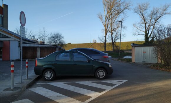 Obmedzené parkovanie pri zimnom štadióne