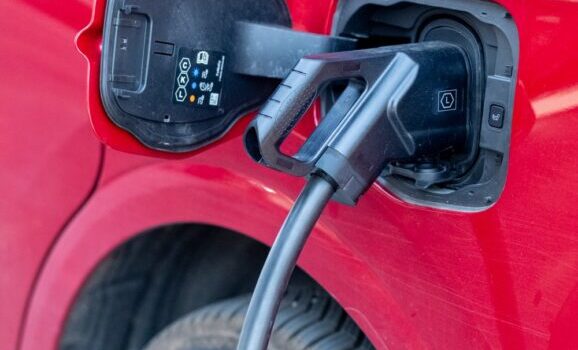 Nabíjacie stanice pre elektromobily sú už k dispozícii Nabíjacie stanice pre elektromobily sú už k dispozícii